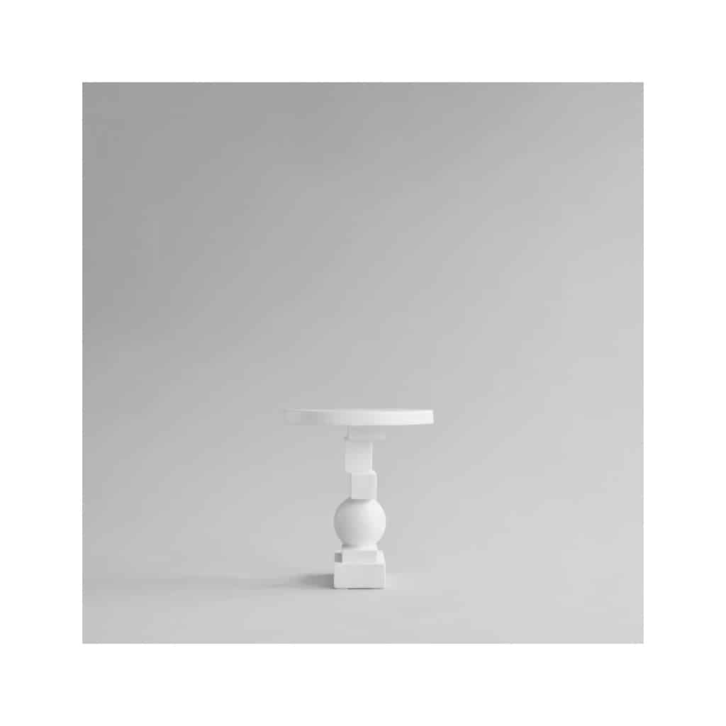 Bout de canapé, table d’appoint couleur blanc, model Artiste, œuvre contemporaine, XXIème siècle. | Biron 