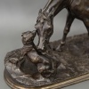 Sculpture - Jument à L’ Écurie Jouant Avec Un Chien , Pierre - Jules Mêne (1810-1879) - Bronze 