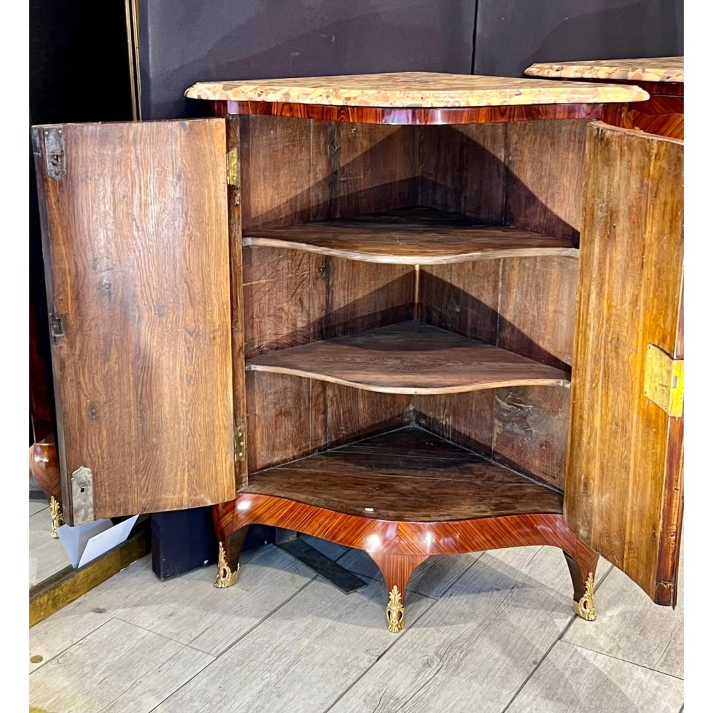 Paire d’encoignures d’époque louis XV estampillées Denis Genty | Biron 