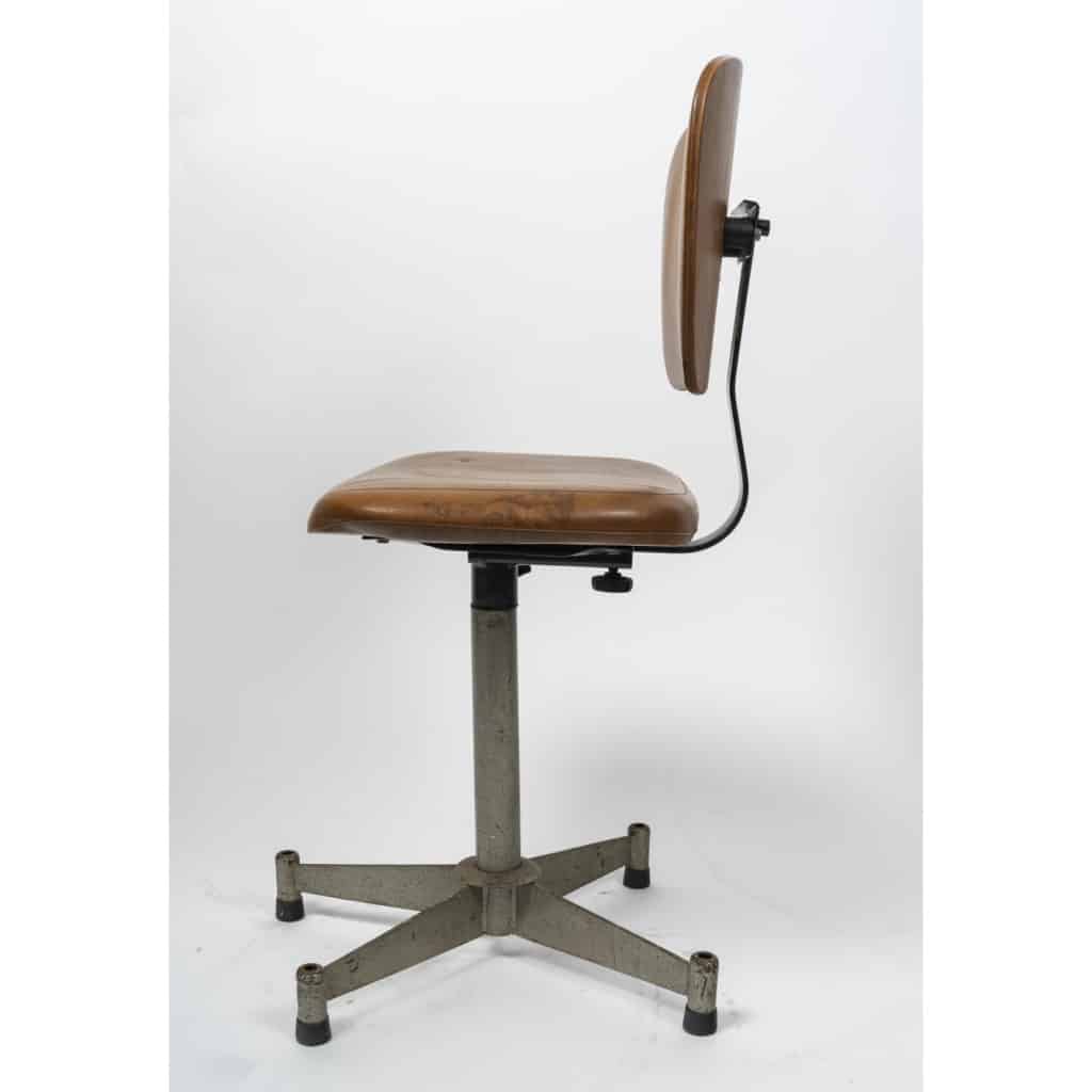 Siège de bureau des années 1960, design mid-century, métal et skaï. | Biron 