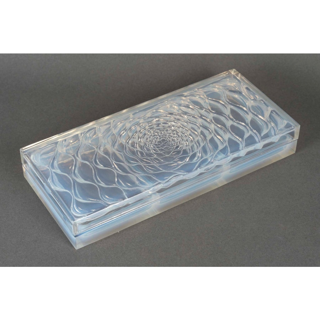 René Lalique (1861-1945) « Abduhla » Rare boîte à cigarettes en verre opalescent 1934 | Biron 