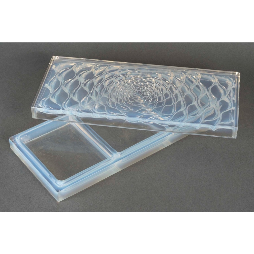 René Lalique (1861-1945) « Abduhla » Rare boîte à cigarettes en verre opalescent 1934 | Biron 