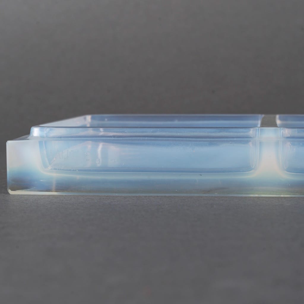 René Lalique (1861-1945) « Abduhla » Rare boîte à cigarettes en verre opalescent 1934 | Biron 