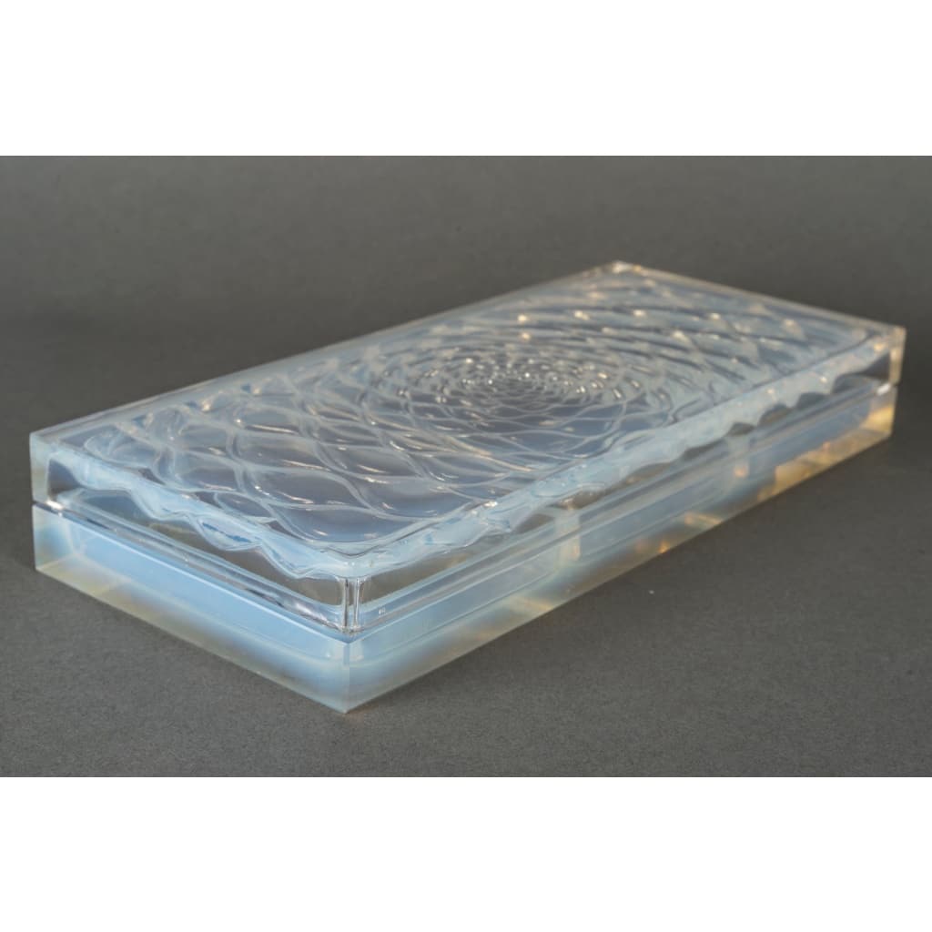 René Lalique (1861-1945) « Abduhla » Rare boîte à cigarettes en verre opalescent 1934 | Biron 