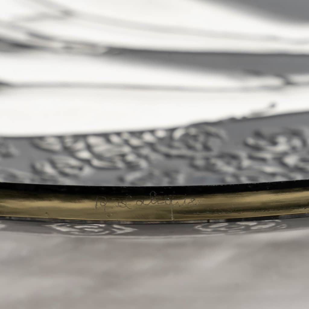 Plat « Trois Figurines » verre blanc émaillé noir de René LALIQUE | Biron 