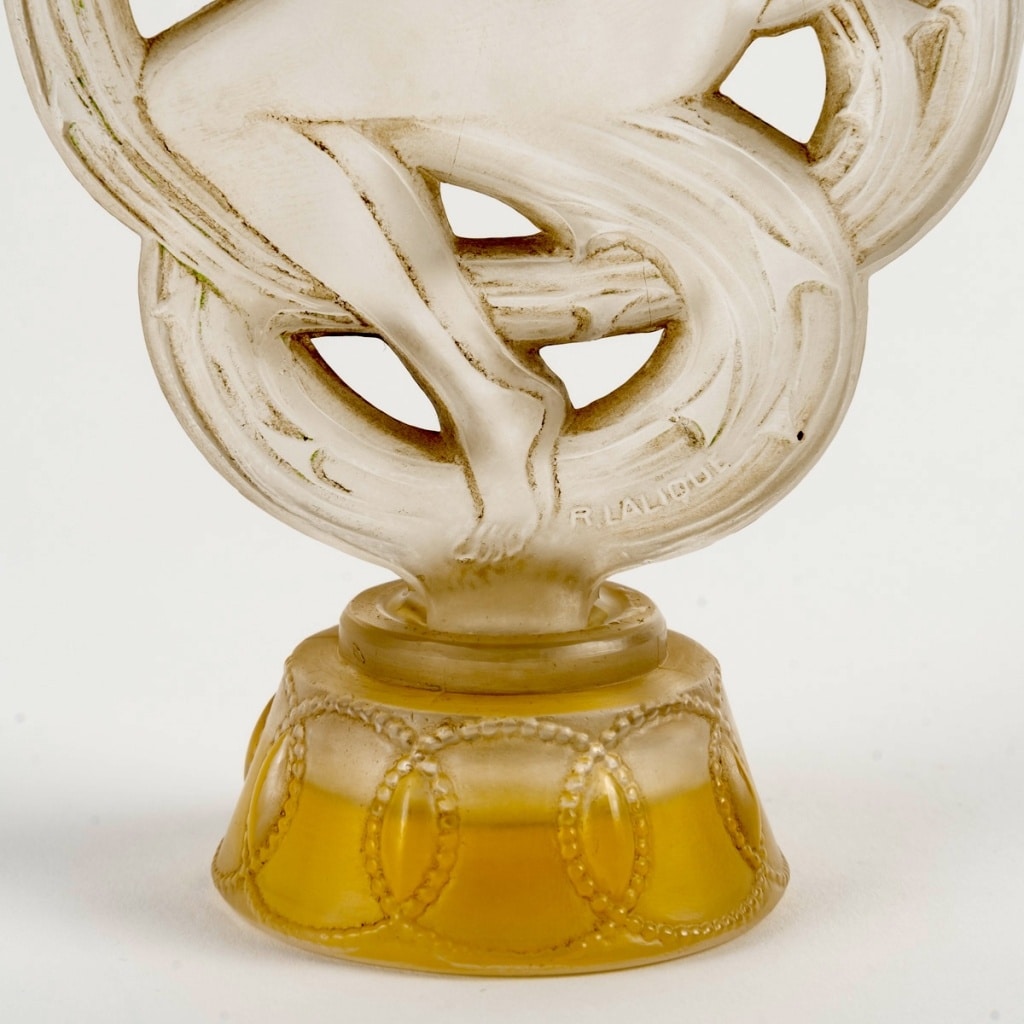Flacon « Ambre de Siam » verre blanc patiné sépia de René LALIQUE pour Volnay | Biron 