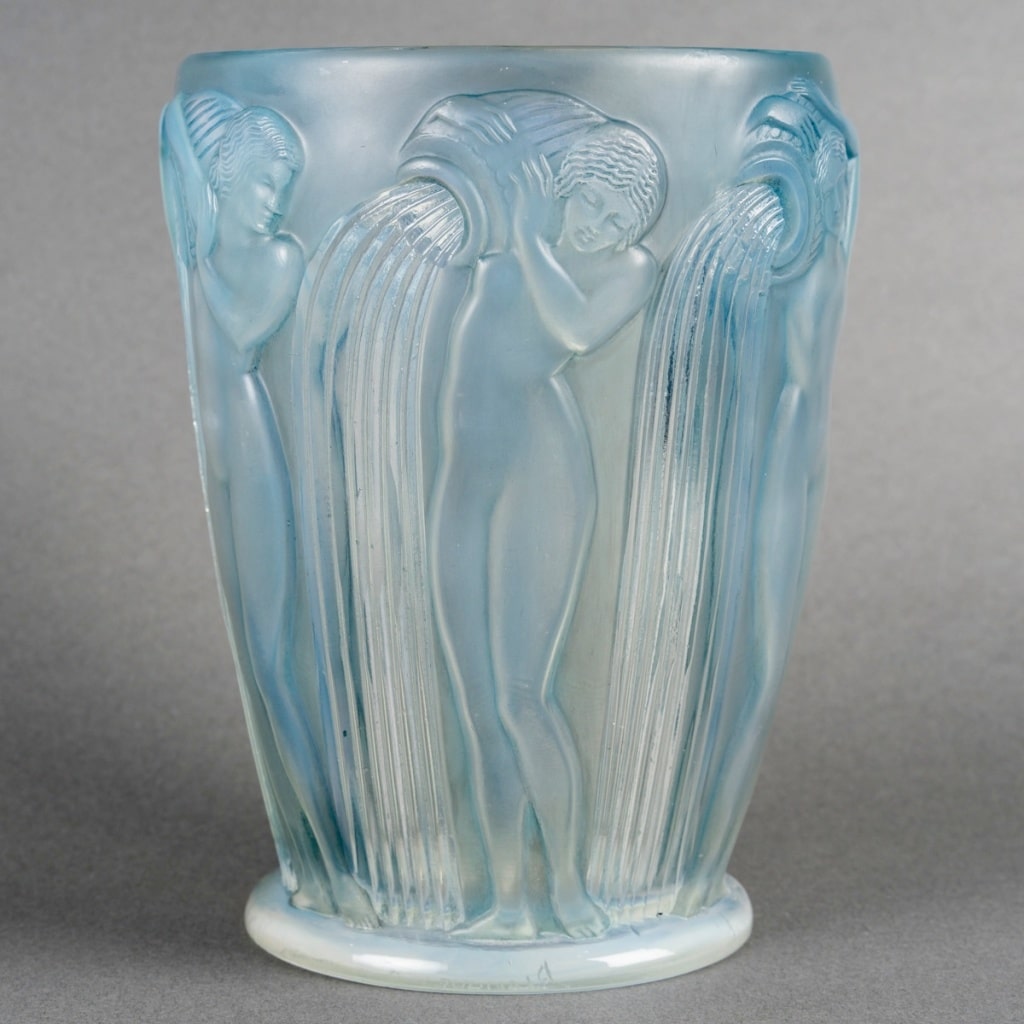 Vase "Danaïdes" verre opalescent patiné bleu de René LALIQUE 