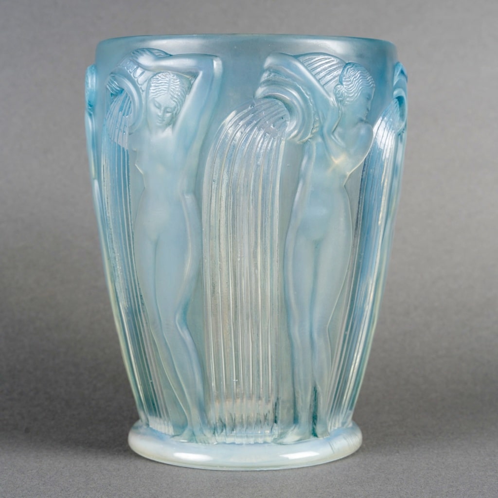 Vase "Danaïdes" verre opalescent patiné bleu de René LALIQUE 