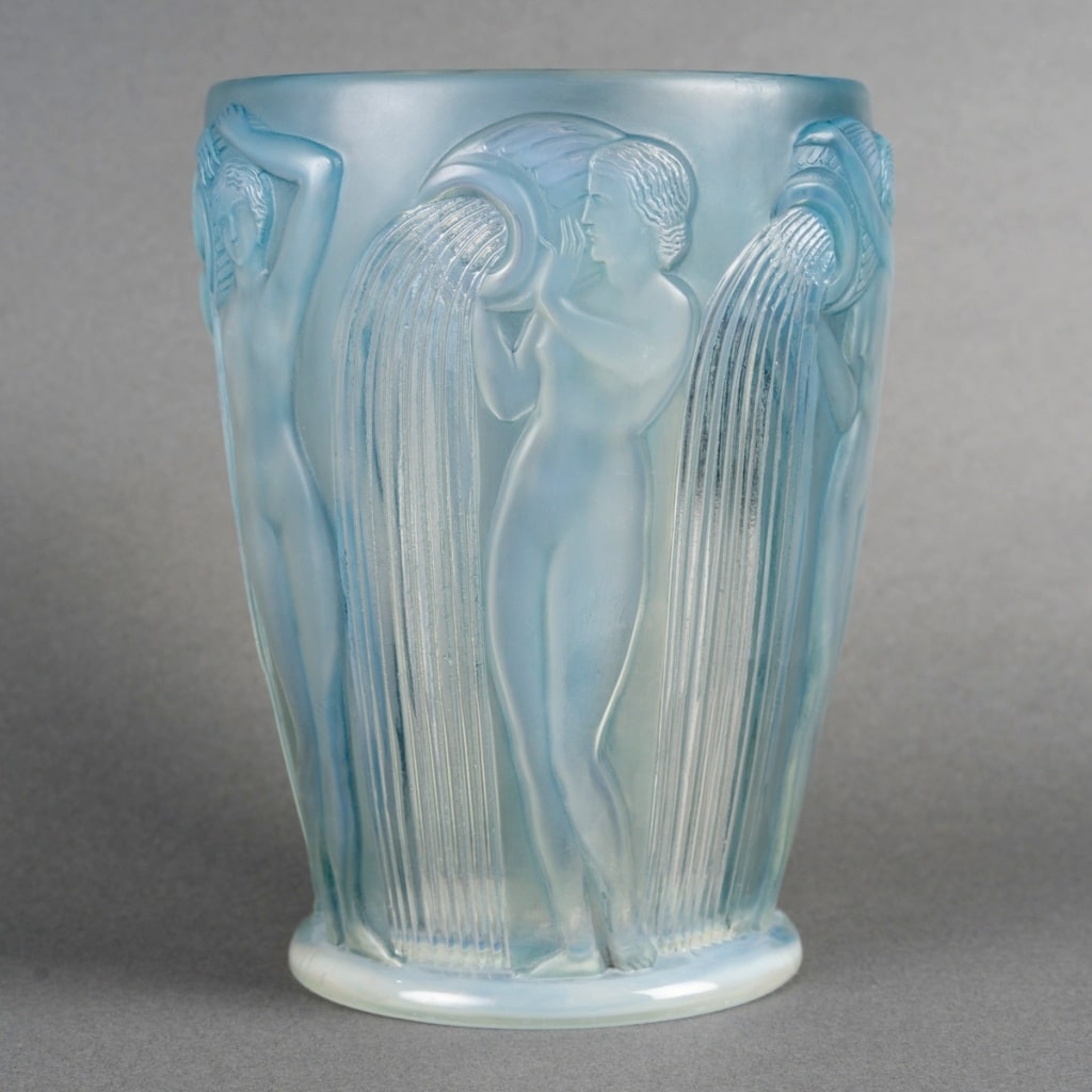 Vase "Danaïdes" verre opalescent patiné bleu de René LALIQUE 