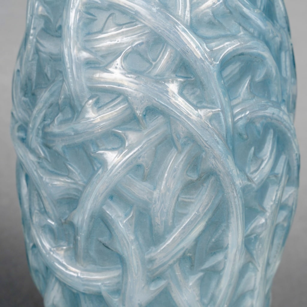 Vase « Ronces » verre opalescent patiné bleu de René LALIQUE | Biron 
