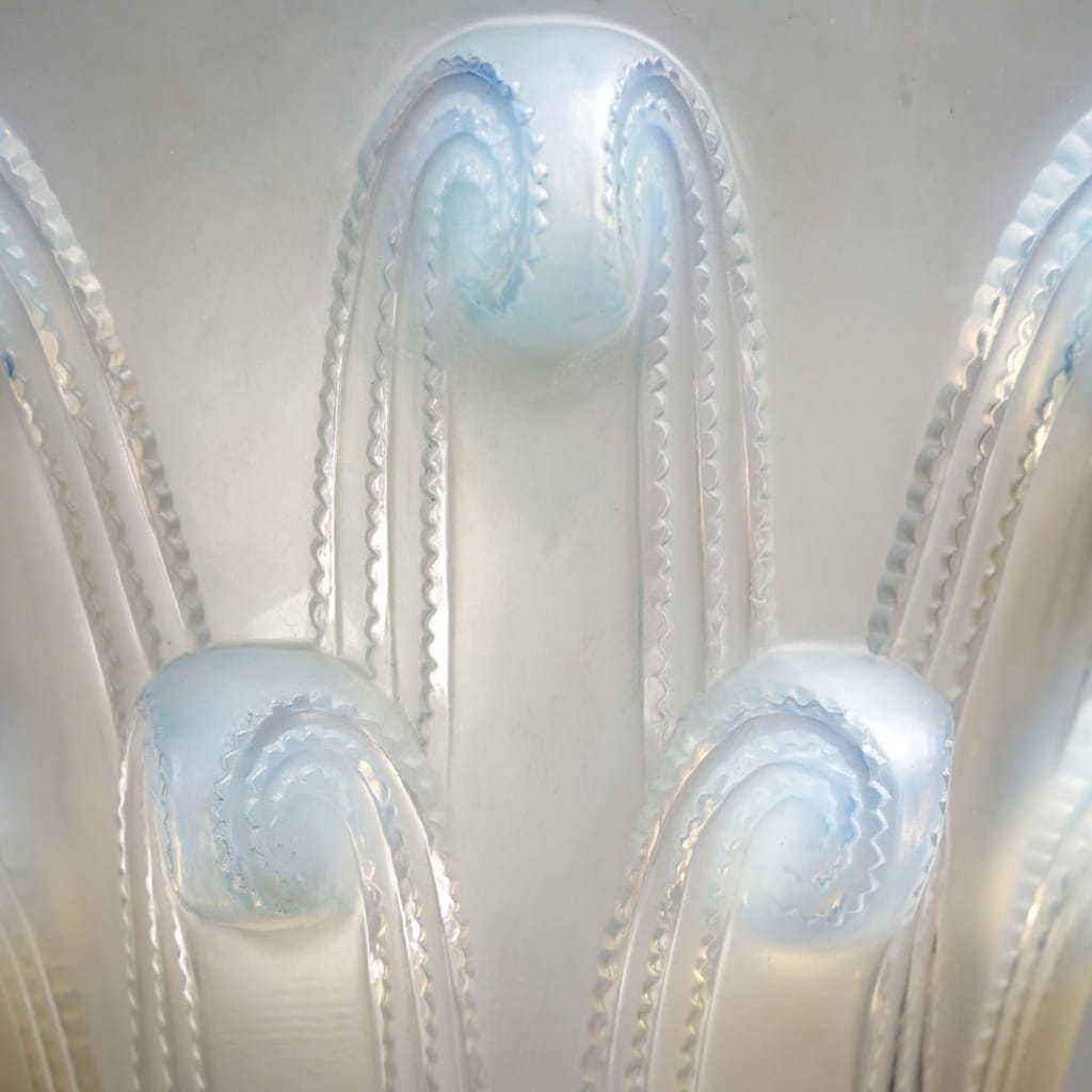 Vase « Jet d’Eau » verre opalescent de René LALIQUE | Biron 