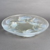 Coupe Plat "Martigues" verre opalescent patiné bleu de René LALIQUE 