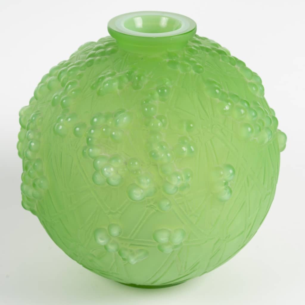 Vase « Druide » verre vert jade de René LALIQUE | Biron 