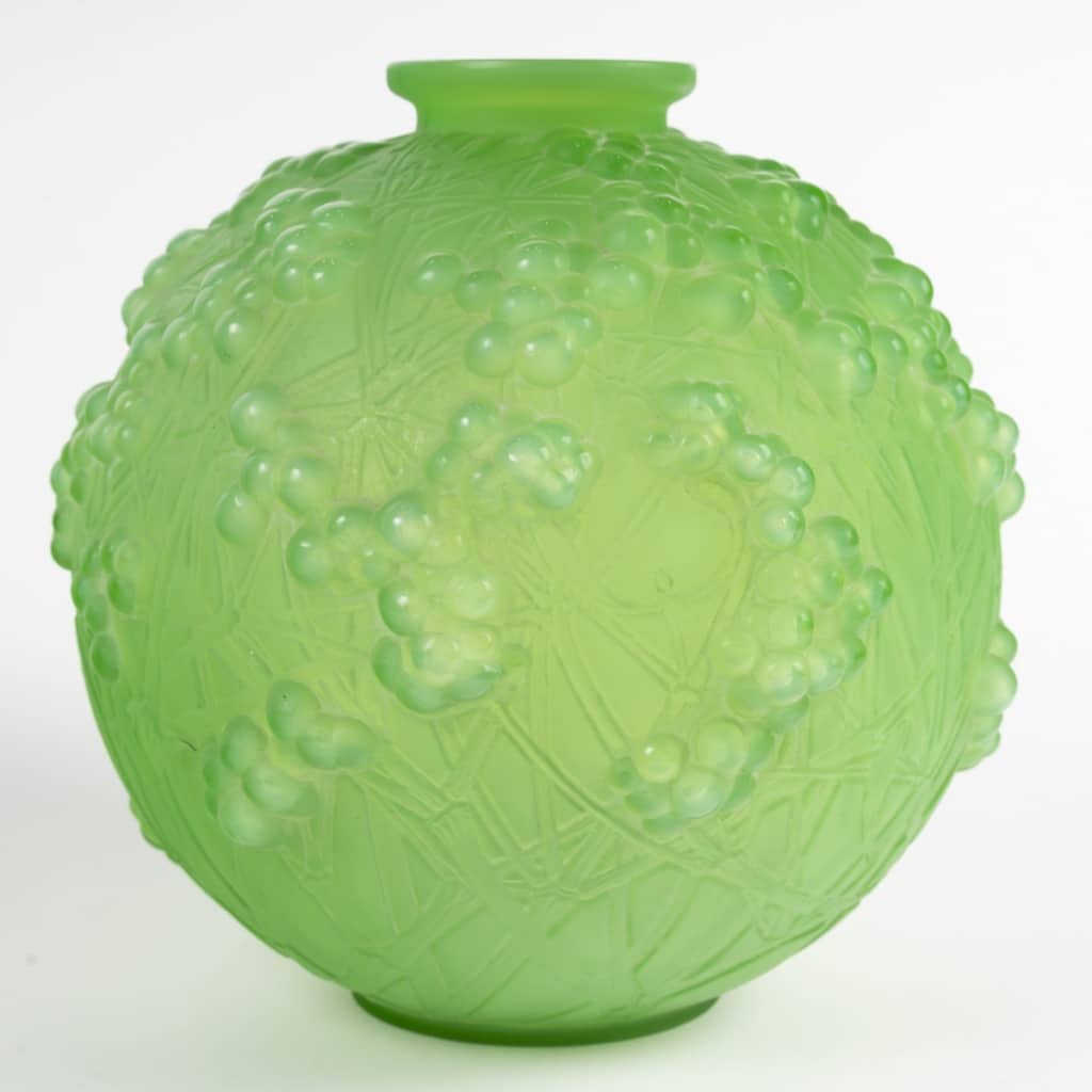 Vase « Druide » verre vert jade de René LALIQUE | Biron 