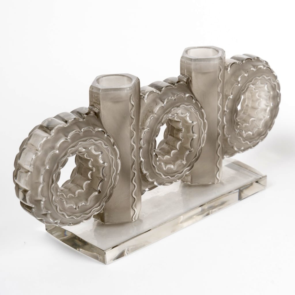 Paire de Bougeoirs "Cluny" verre blanc patiné gris de René LALIQUE 