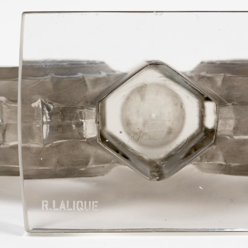 Paire de Bougeoirs "Cluny" verre blanc patiné gris de René LALIQUE 