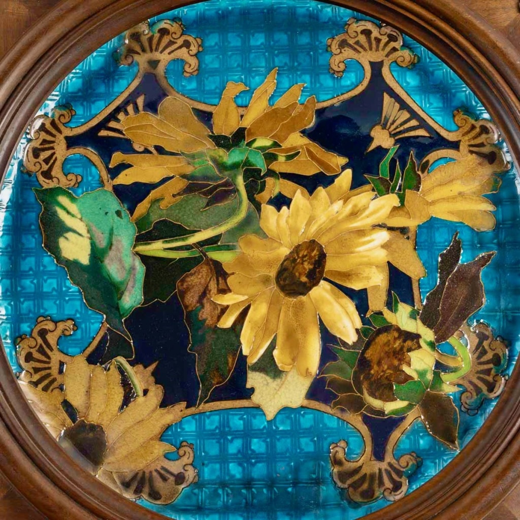 “Tournesols” Plat encadré en faïence polychrome, circa 1860 | Biron 
