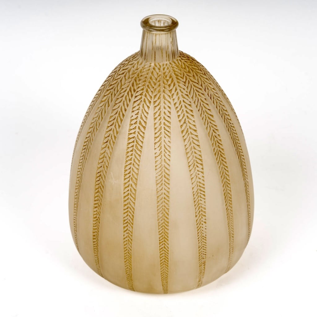 Vase « Mimosa » verre blanc patiné sépia de René LALIQUE | Biron 