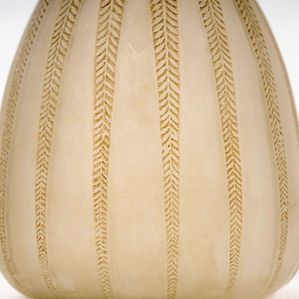 Vase « Mimosa » verre blanc patiné sépia de René LALIQUE | Biron 
