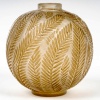 Vase « Palmes » verre blanc patiné sépia de René LALIQUE | Biron 