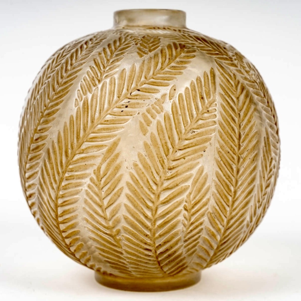 Vase « Palmes » verre blanc patiné sépia de René LALIQUE | Biron 
