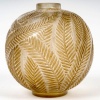 Vase « Palmes » verre blanc patiné sépia de René LALIQUE | Biron 