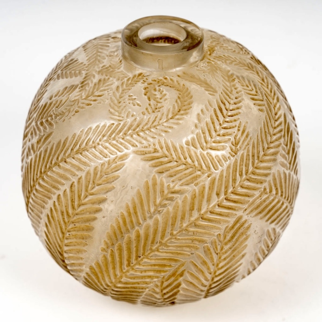 Vase « Palmes » verre blanc patiné sépia de René LALIQUE | Biron 