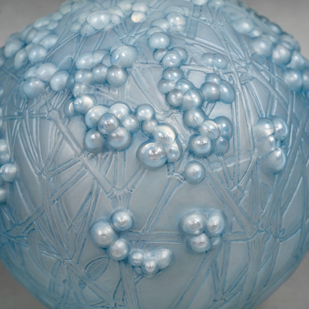 Vase « Druide » verre opalescent patiné bleu de René LALIQUE | Biron 