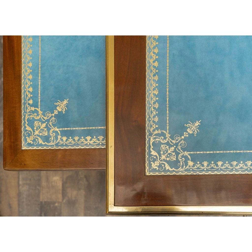 Bureau plat en acajou et décor de bronzes doré d’époque Louis XVI vers 1780-1790 | Biron 