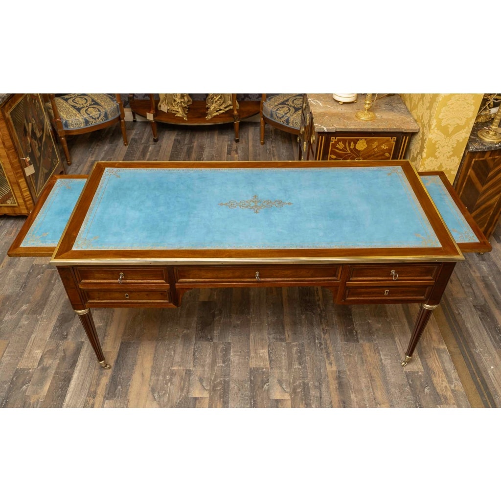 Bureau plat en acajou et décor de bronzes doré d’époque Louis XVI vers 1780-1790 | Biron 