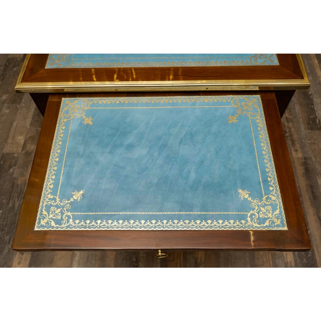 Bureau plat en acajou et décor de bronzes doré d’époque Louis XVI vers 1780-1790 | Biron 