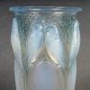 Vase « Ceylan » verre opalescent patiné bleu de René LALIQUE | Biron 