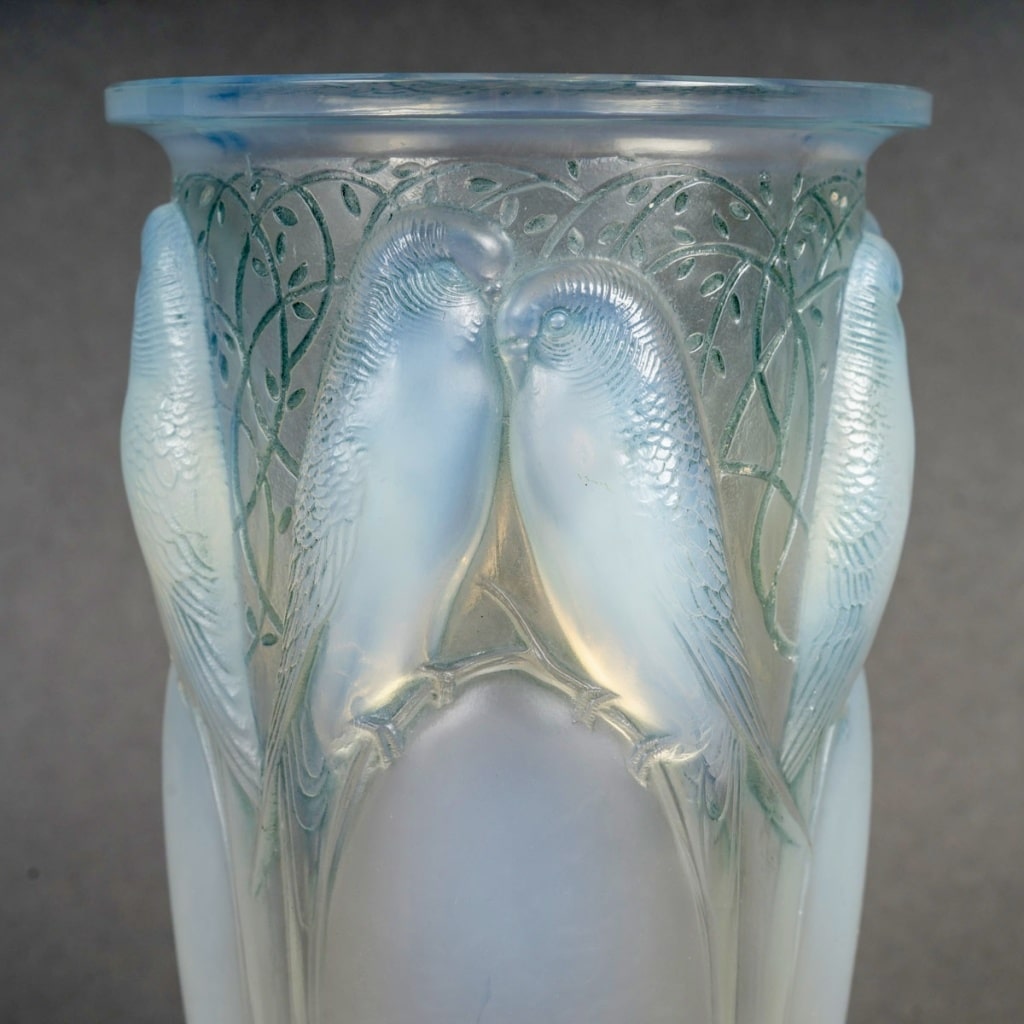 Vase « Ceylan » verre opalescent patiné bleu de René LALIQUE | Biron 