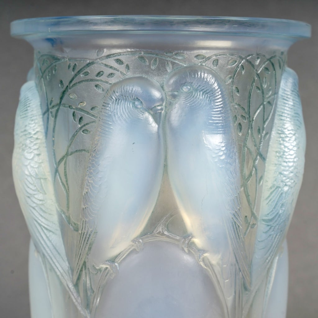 Vase « Ceylan » verre opalescent patiné bleu de René LALIQUE | Biron 