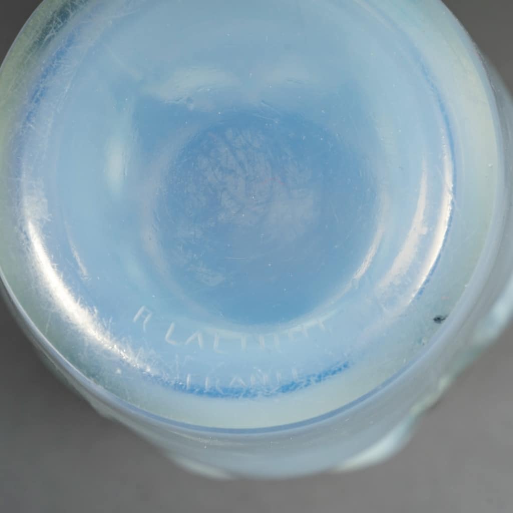 Vase « Ceylan » verre opalescent patiné bleu de René LALIQUE | Biron 