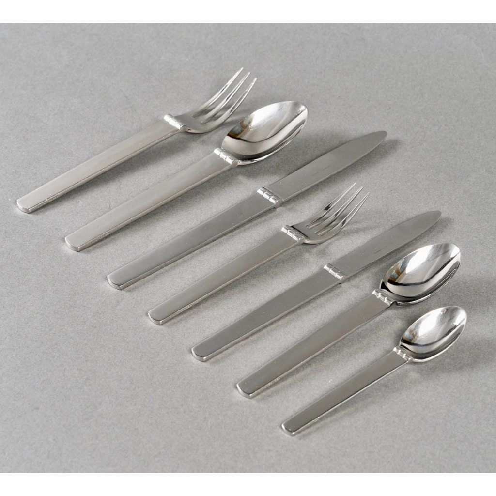 Ménagère Art Deco Moderniste « Charnière » inox de HERMES Paris – 91 Pièces | Biron 