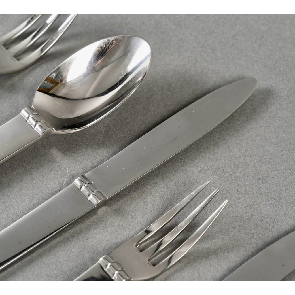 Ménagère Art Deco Moderniste « Charnière » inox de HERMES Paris – 91 Pièces | Biron 