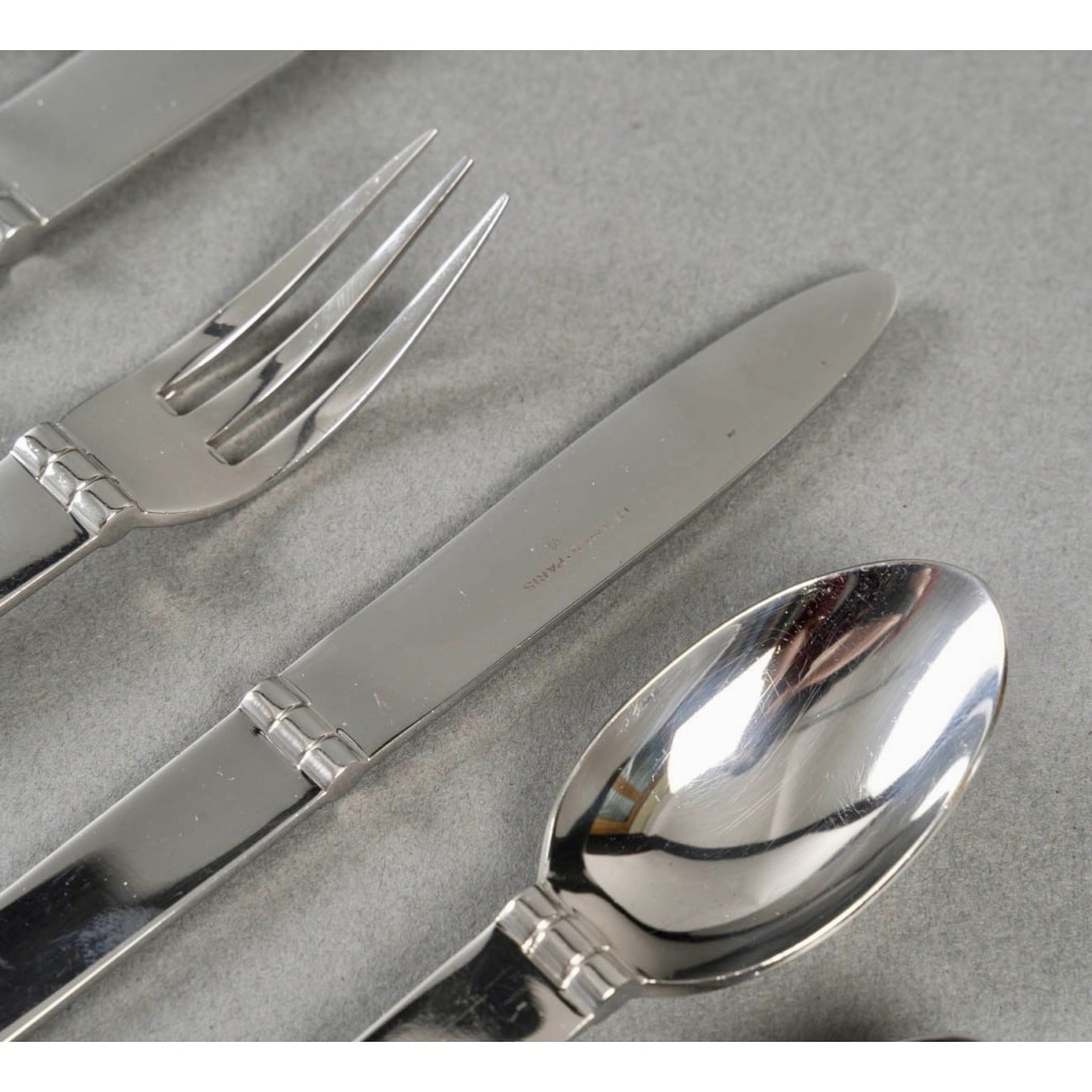 Ménagère Art Deco Moderniste « Charnière » inox de HERMES Paris – 91 Pièces | Biron 