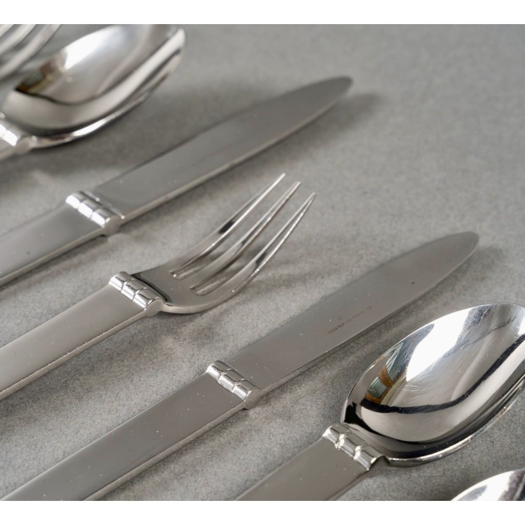 Ménagère Art Deco Moderniste « Charnière » inox de HERMES Paris – 91 Pièces | Biron 