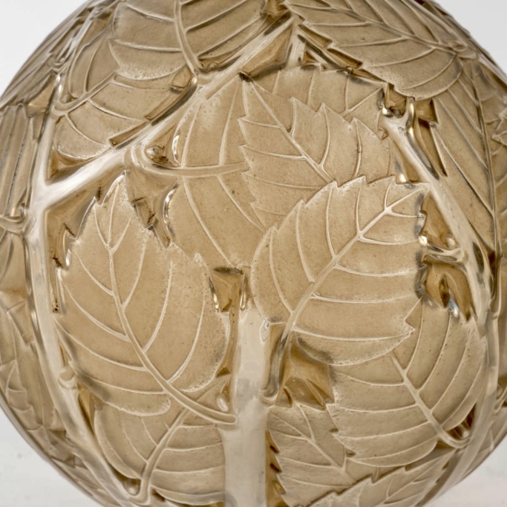 Vase « Milan » verre blanc patiné sépia de René LALIQUE | Biron 