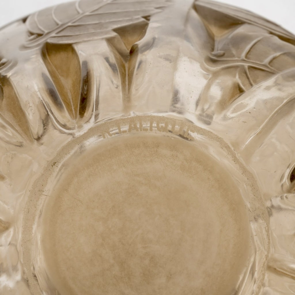 Vase « Milan » verre blanc patiné sépia de René LALIQUE | Biron 