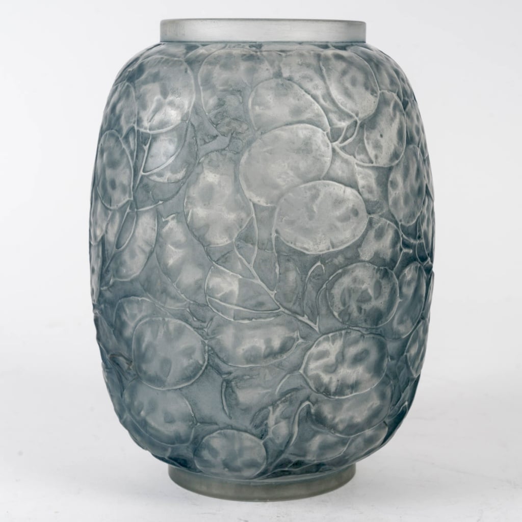 Vase « Monnaie Du Pape » verre blanc patiné bleu de René LALIQUE | Biron 