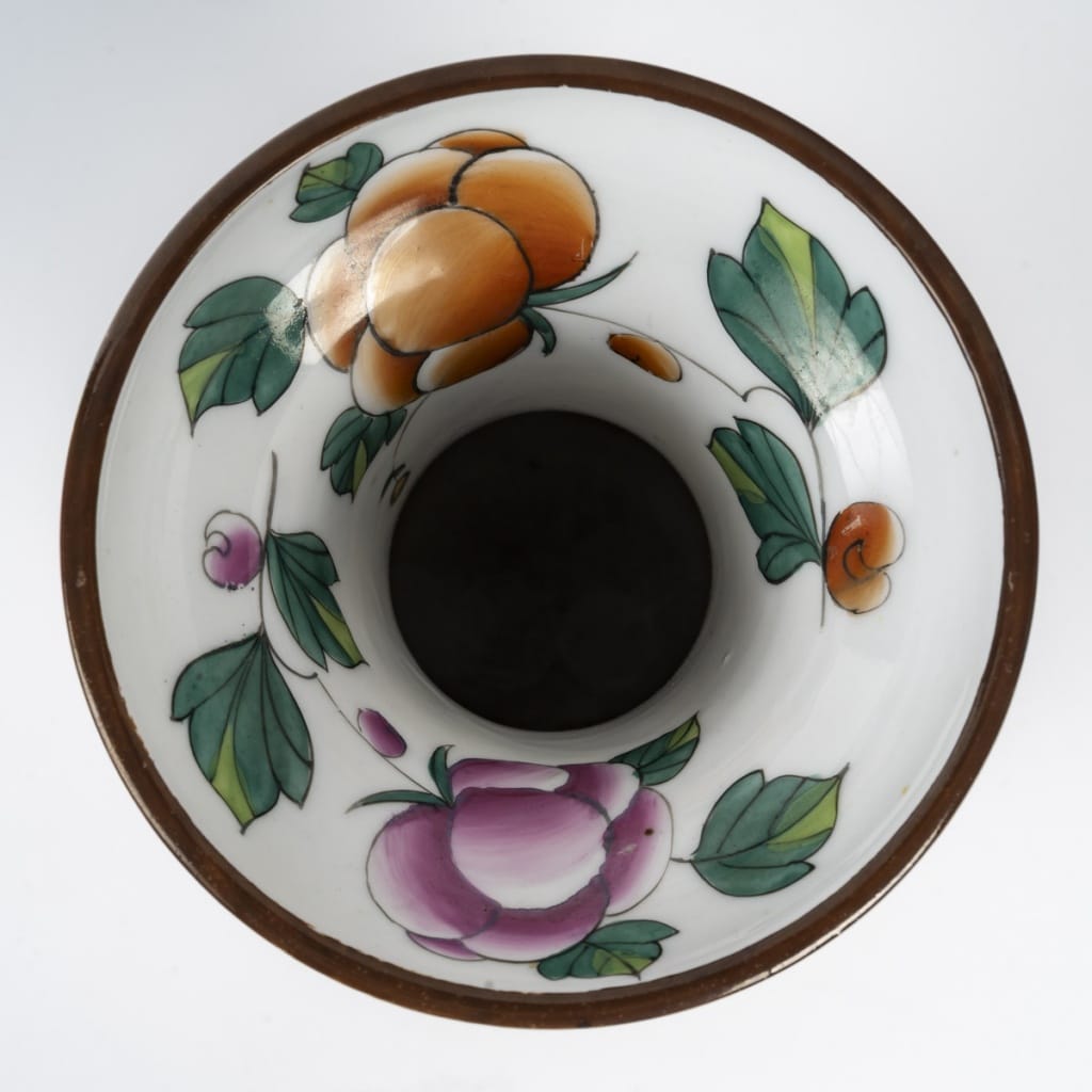 Superbe vase en porcelaine du début du 19ème siècle de la manufacture de Bayeux. | Biron 