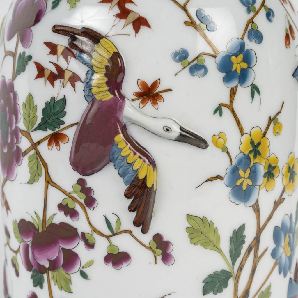 Superbe vase en porcelaine du début du 19ème siècle de la manufacture de Bayeux. | Biron 