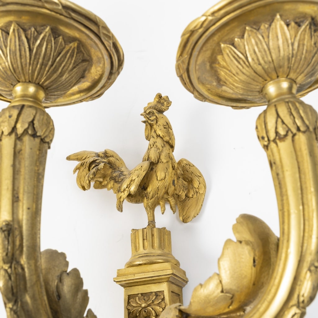 Paire d’Appliques Style Louis XVI Dites « aux Coqs » | Biron 