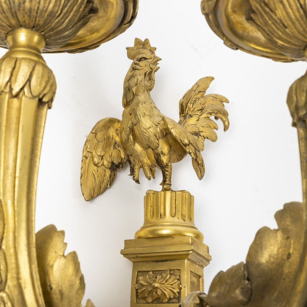 Paire d’Appliques Style Louis XVI Dites « aux Coqs » | Biron 
