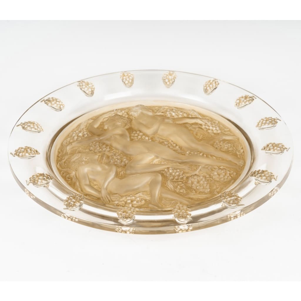 Plat « Côte d’Or » verre blanc patiné sépia de René LALIQUE | Biron 