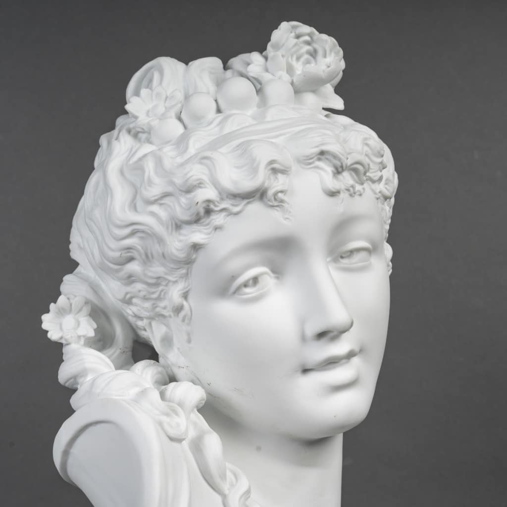 Splendide biscuit de sèvres signé Paul Duboy (1830-1887) représentant une jeune femme aux cheveux ondulés, 19 ème siècle | Biron 