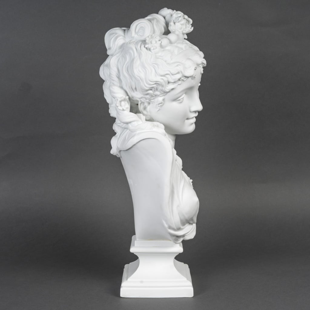 Splendide biscuit de sèvres signé Paul Duboy (1830-1887) représentant une jeune femme aux cheveux ondulés, 19 ème siècle | Biron 
