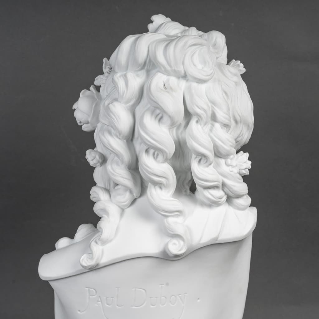 Splendide biscuit de sèvres signé Paul Duboy (1830-1887) représentant une jeune femme aux cheveux ondulés, 19 ème siècle | Biron 
